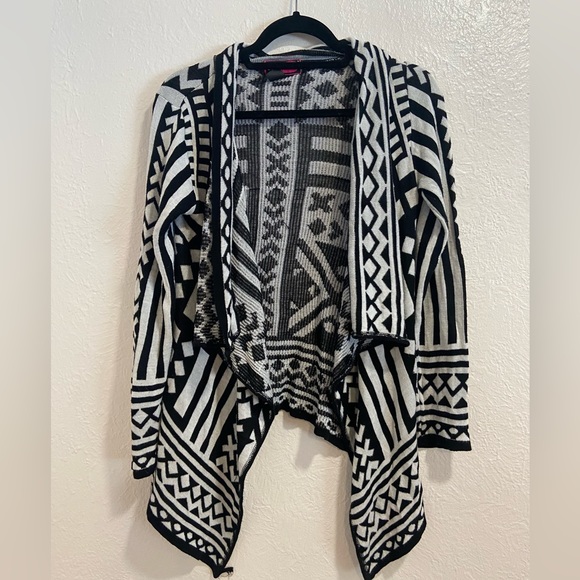 Lightly worn woman’s cardigan sweater, funky fun black and white pattern. - Picture 1 of 3